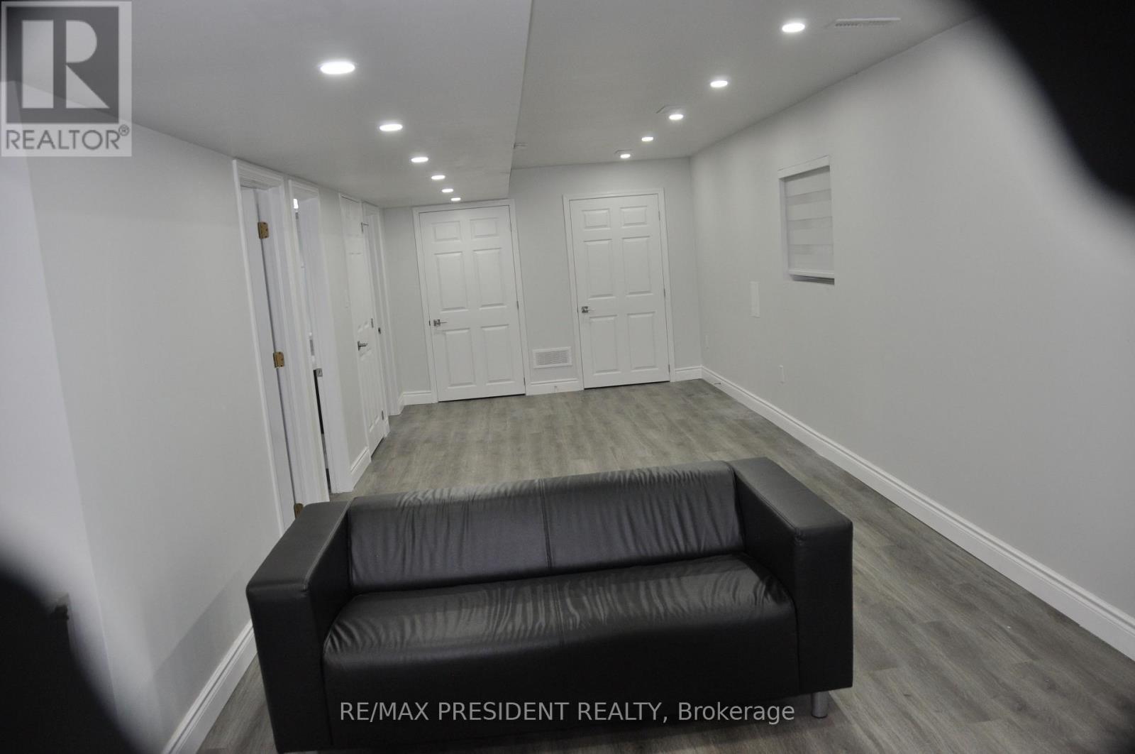 17 Cedar Bay Road, Kawartha Lakes, ON - Indoor Photo Showing Other Room