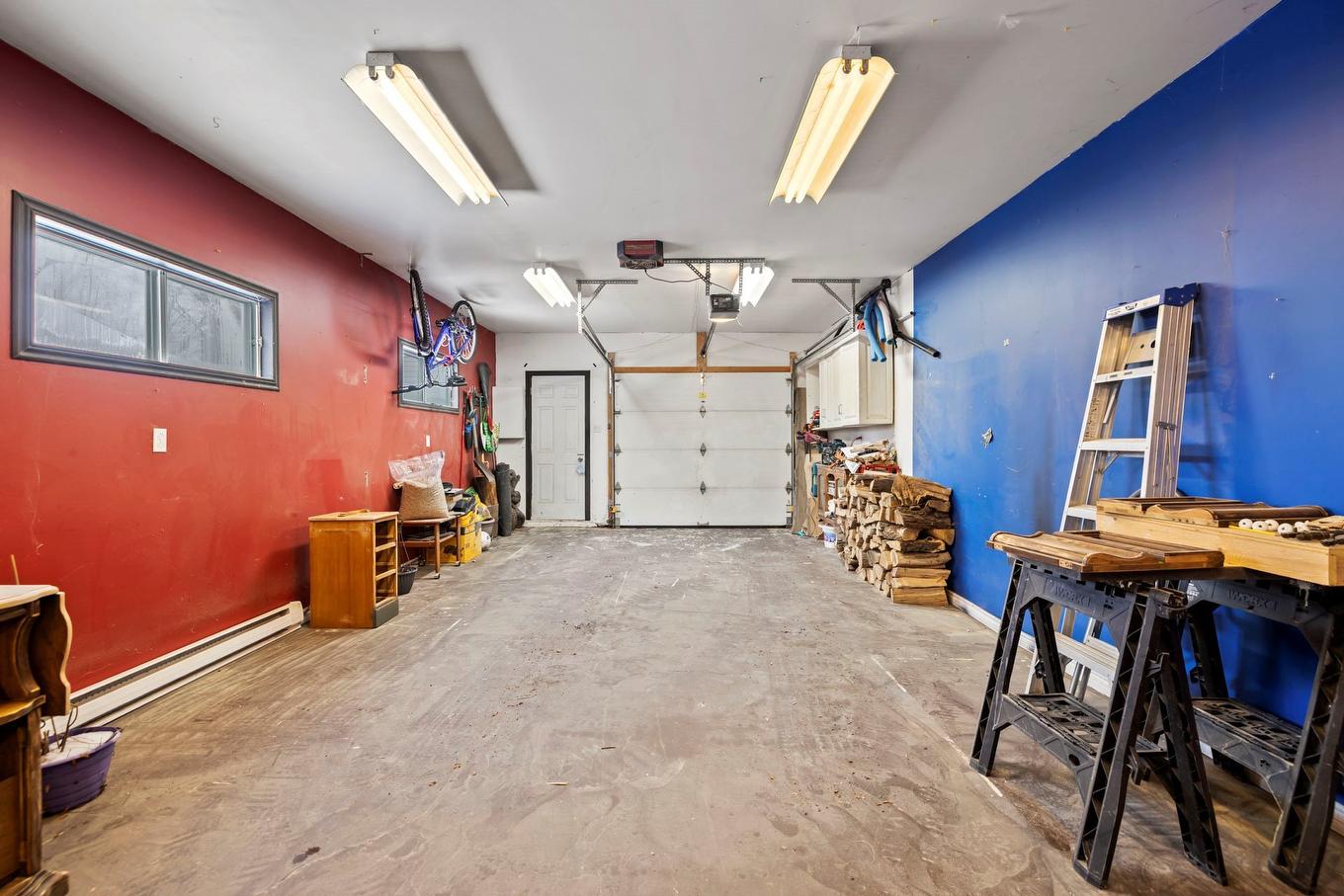 Garage - 85 Av. Parkdale, Pointe-Claire, QC - Indoor Photo Showing Garage