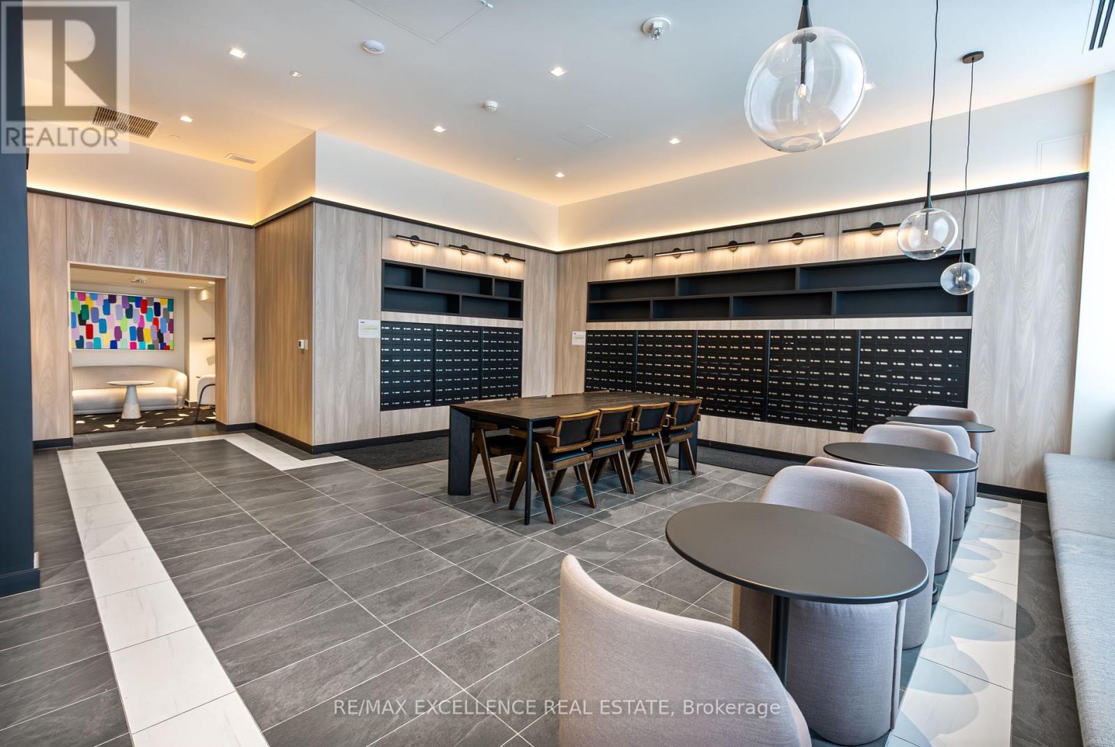 505 - 1 Jarvis Street, Hamilton, ON - Indoor