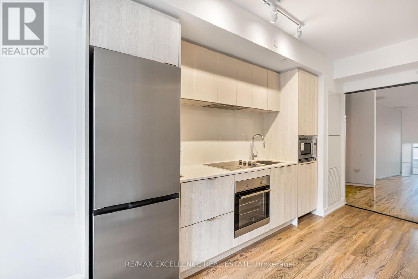 505 - 1 Jarvis Street, Hamilton, ON - Indoor Photo Showing Kitchen
