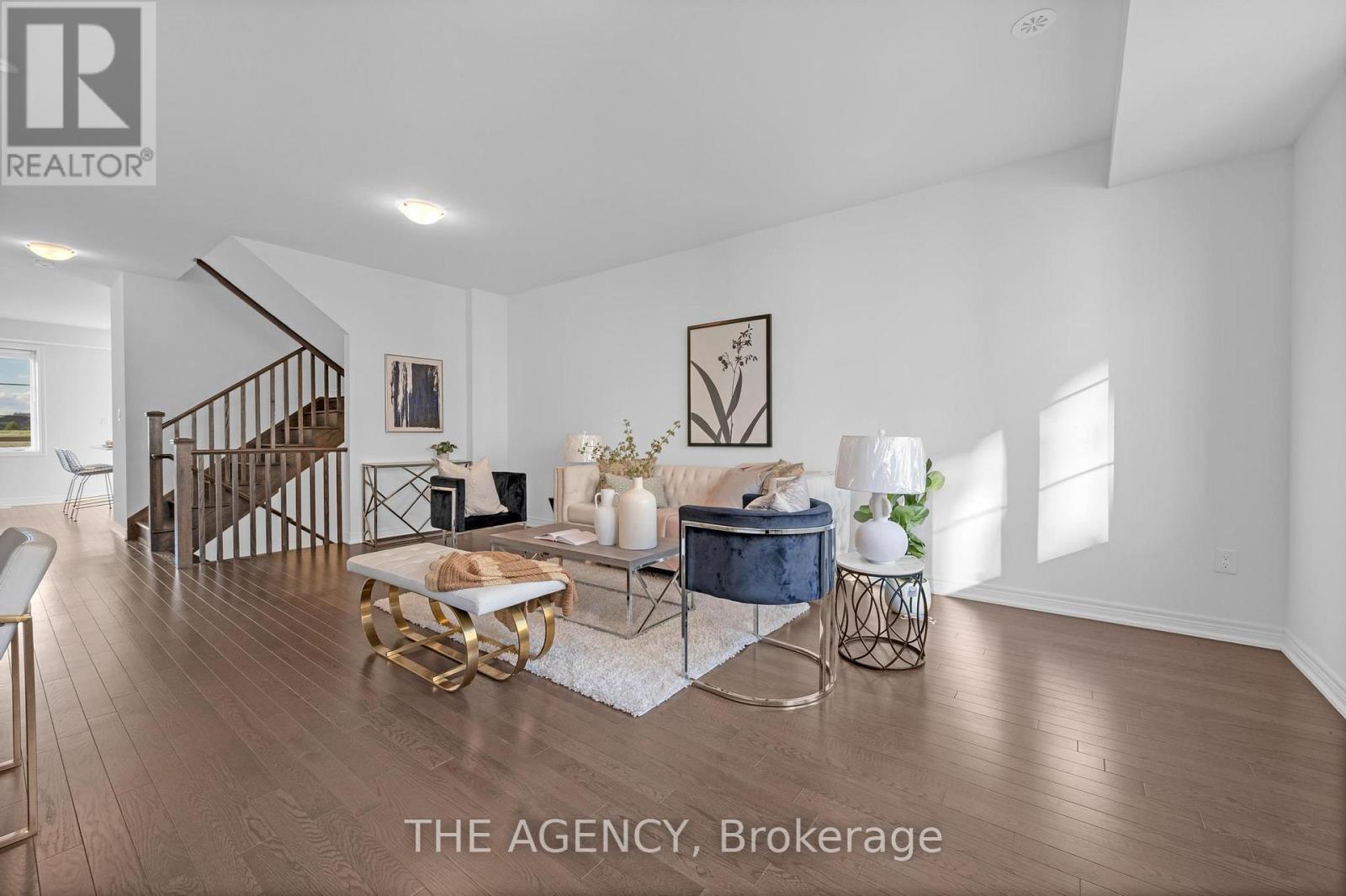 33 Bruce Boyd Drive, Markham, ON - Indoor Photo Showing Living Room