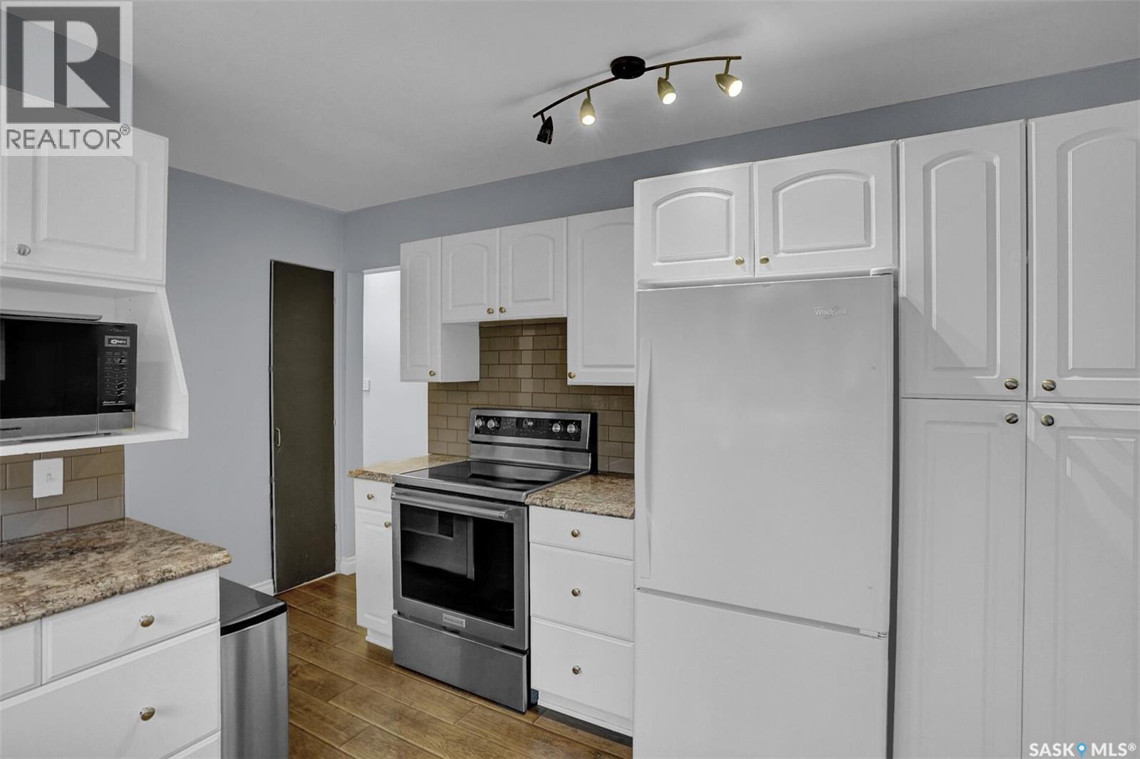 25 Haultain Crescent, Regina, SK - Indoor Photo Showing Kitchen