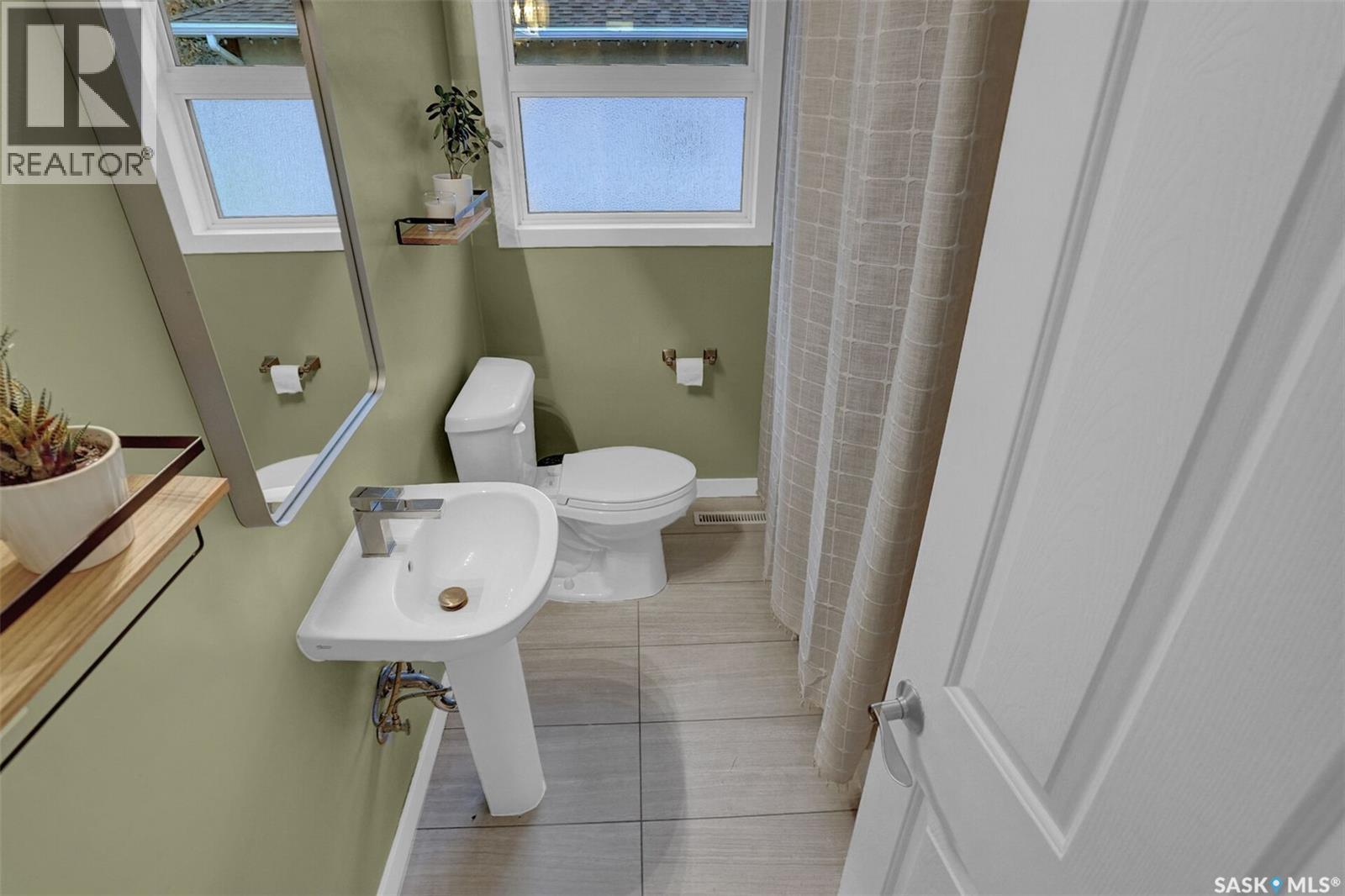 25 Haultain Crescent, Regina, SK - Indoor Photo Showing Bathroom