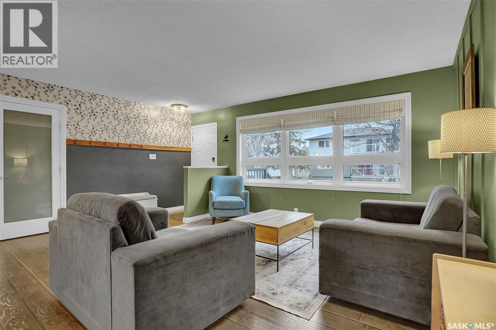 25 Haultain Crescent, Regina, SK - Indoor Photo Showing Living Room