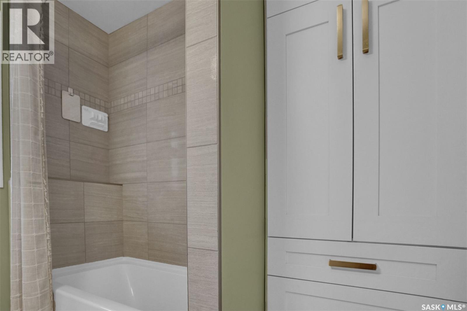 25 Haultain Crescent, Regina, SK - Indoor Photo Showing Bathroom