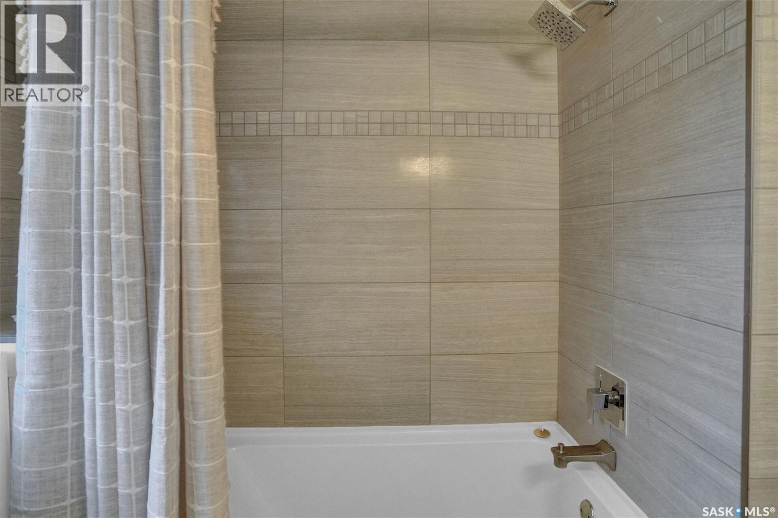 25 Haultain Crescent, Regina, SK - Indoor Photo Showing Bathroom