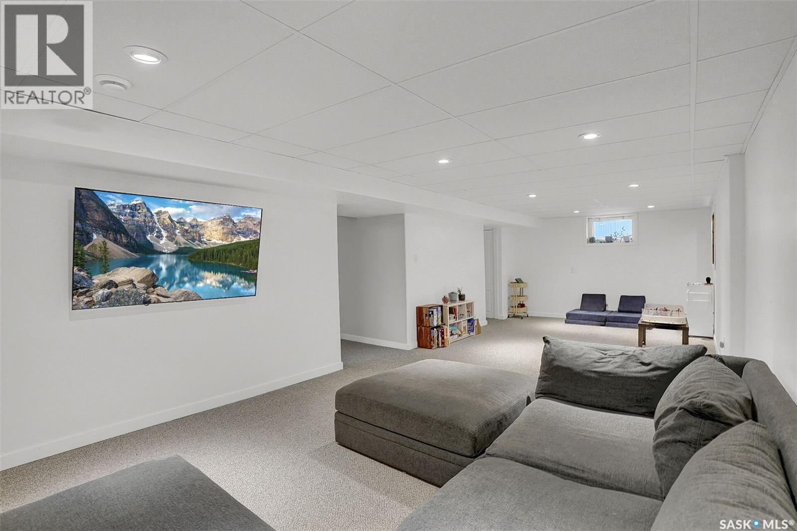 25 Haultain Crescent, Regina, SK - Indoor Photo Showing Living Room