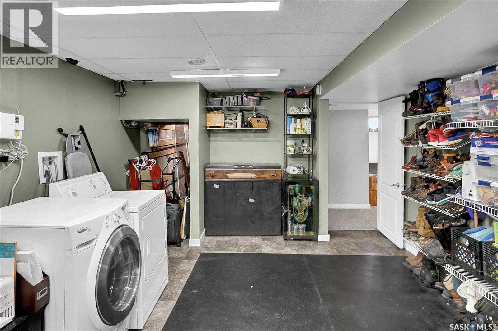 25 Haultain Crescent, Regina, SK - Indoor Photo Showing Laundry Room