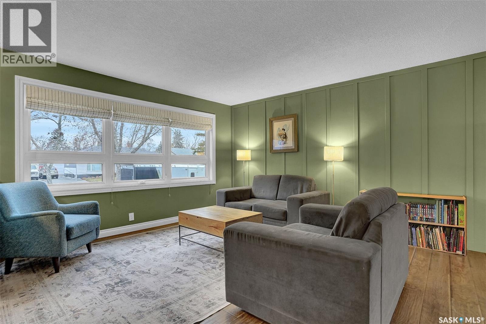25 Haultain Crescent, Regina, SK - Indoor Photo Showing Living Room