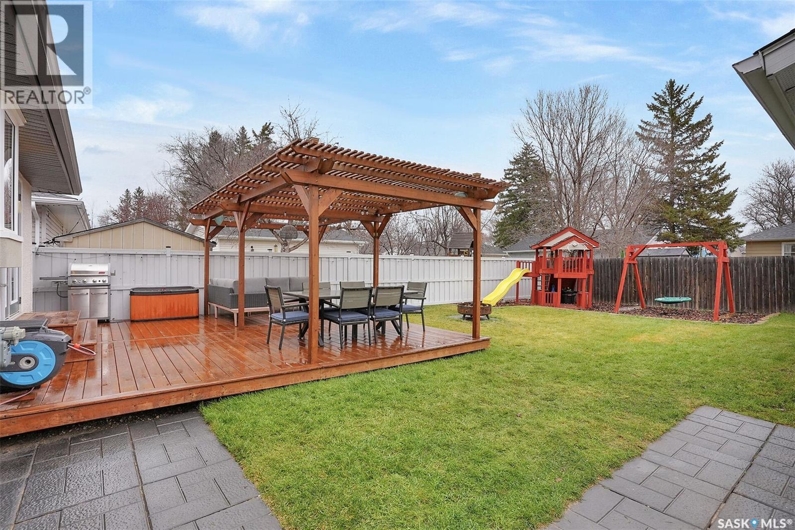 25 Haultain Crescent, Regina, SK - Outdoor With Deck Patio Veranda