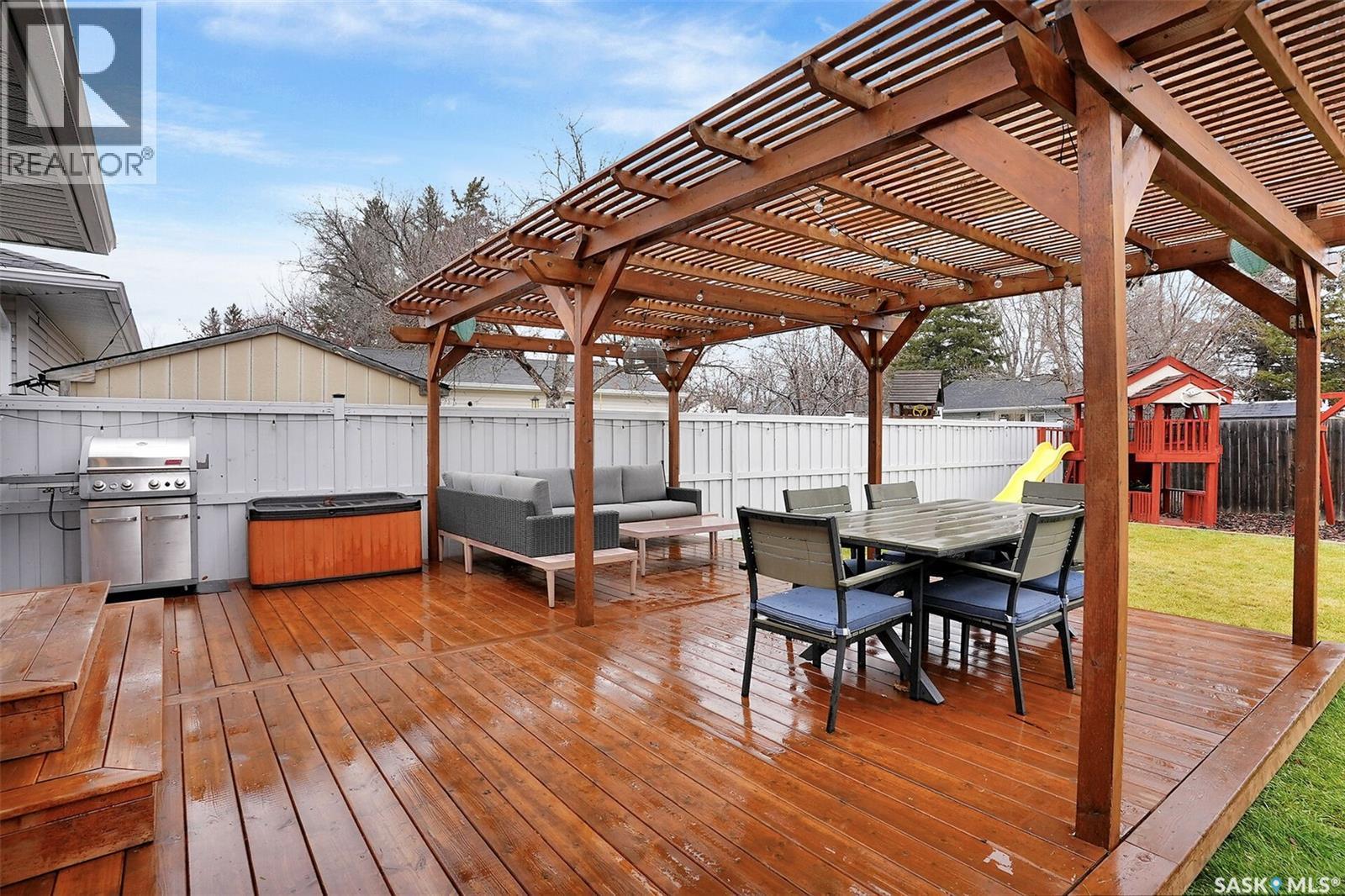25 Haultain Crescent, Regina, SK - Outdoor With Deck Patio Veranda With Exterior