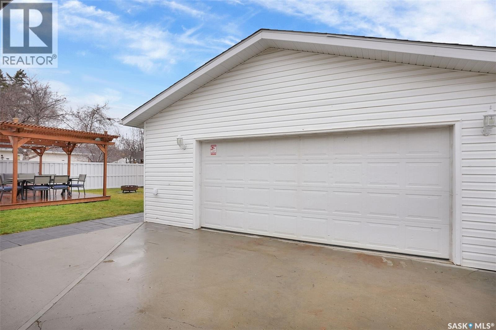 25 Haultain Crescent, Regina, SK - Outdoor With Exterior