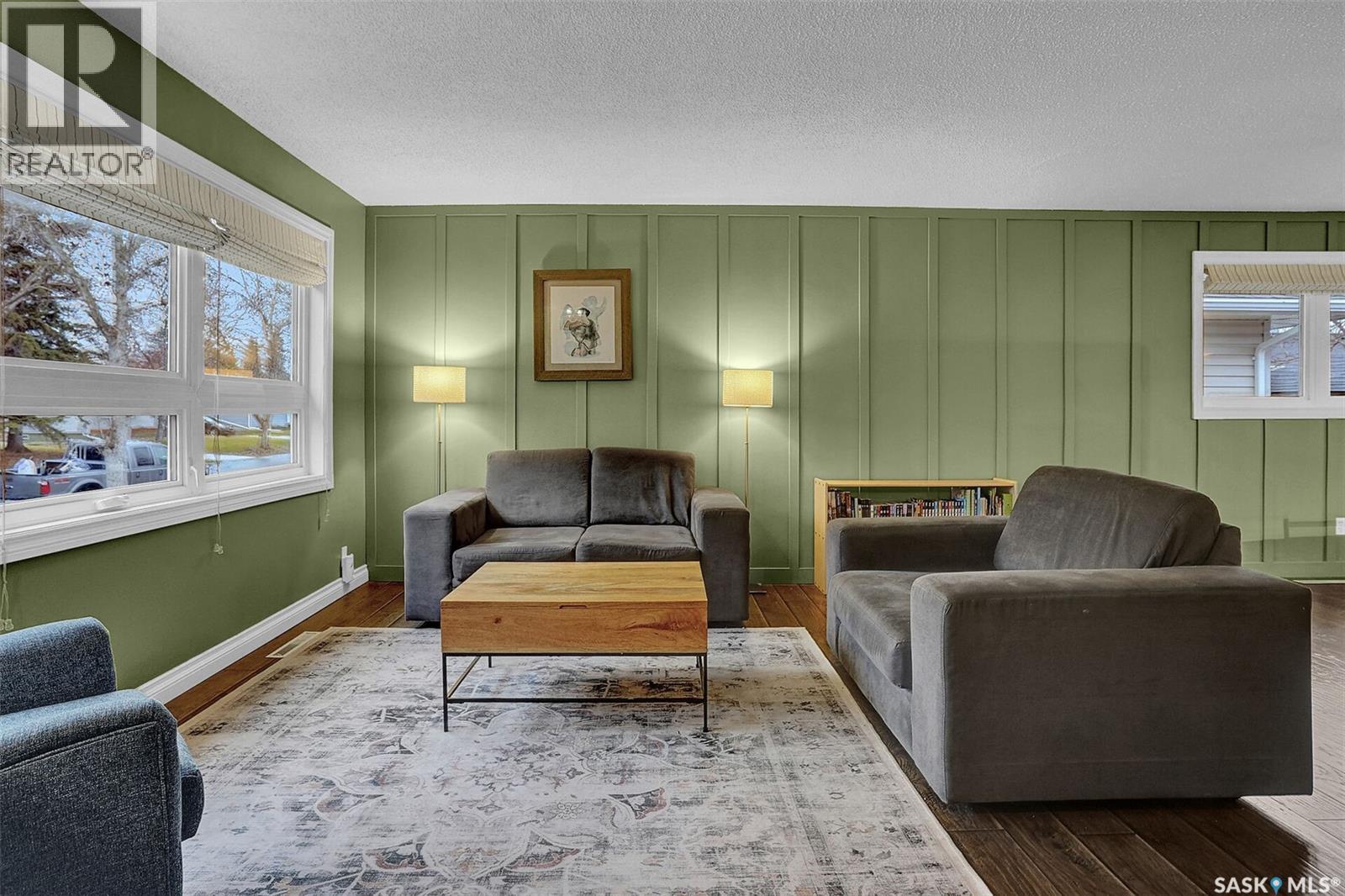 25 Haultain Crescent, Regina, SK - Indoor Photo Showing Living Room