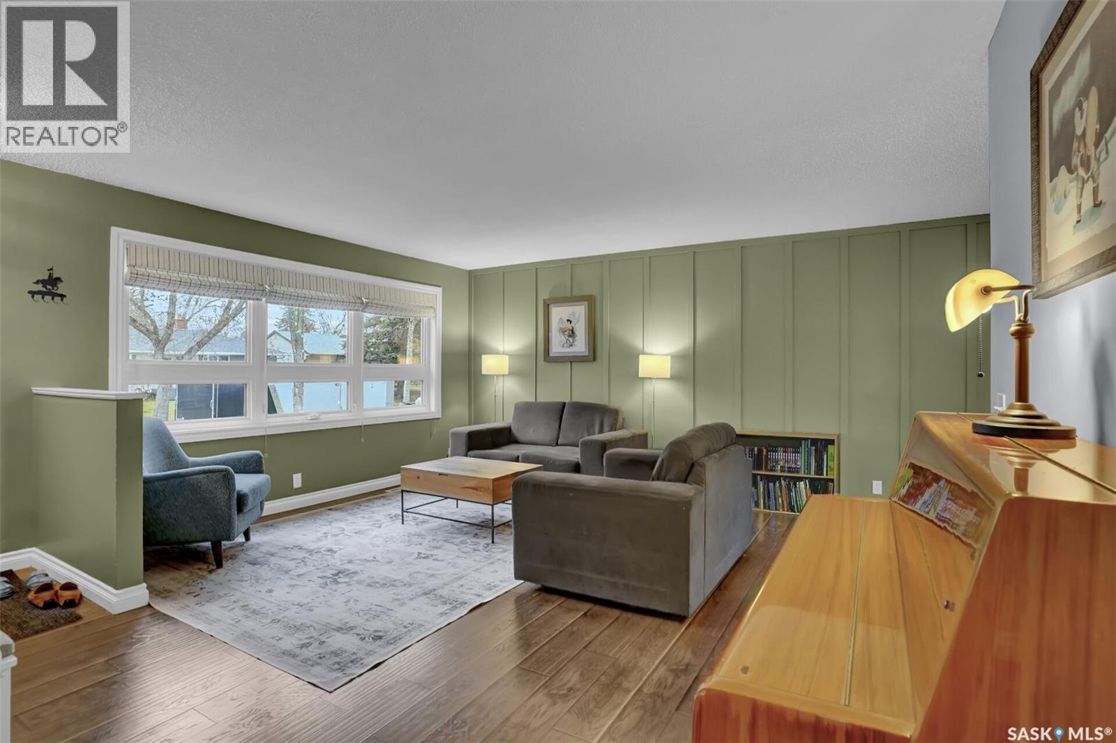 25 Haultain Crescent, Regina, SK - Indoor Photo Showing Living Room
