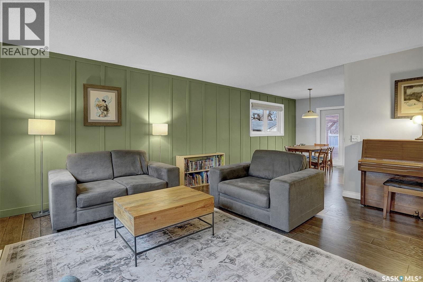 25 Haultain Crescent, Regina, SK - Indoor Photo Showing Living Room