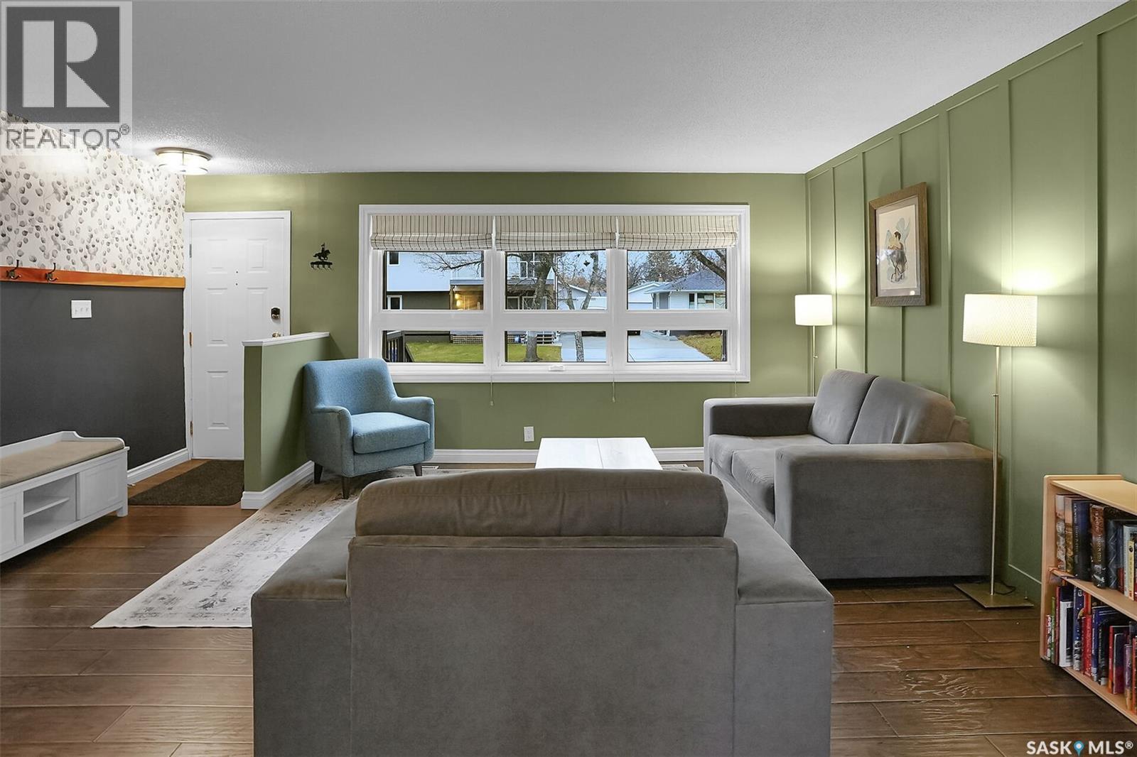 25 Haultain Crescent, Regina, SK - Indoor Photo Showing Living Room