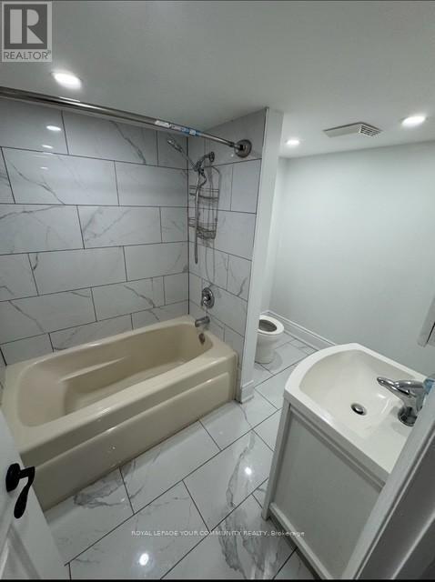 28 Frederick Street, Bradford West Gwillimbury, ON - Indoor Photo Showing Bathroom