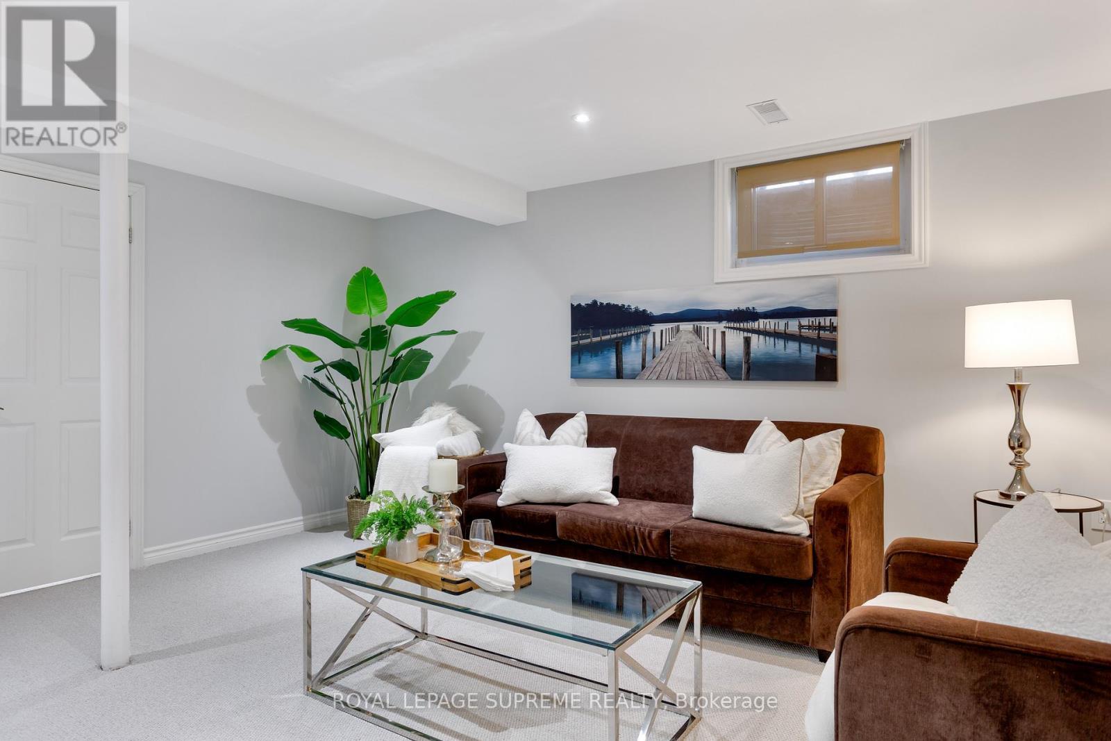 7158 Ridgeland Crescent, Mississauga, ON - Indoor Photo Showing Living Room
