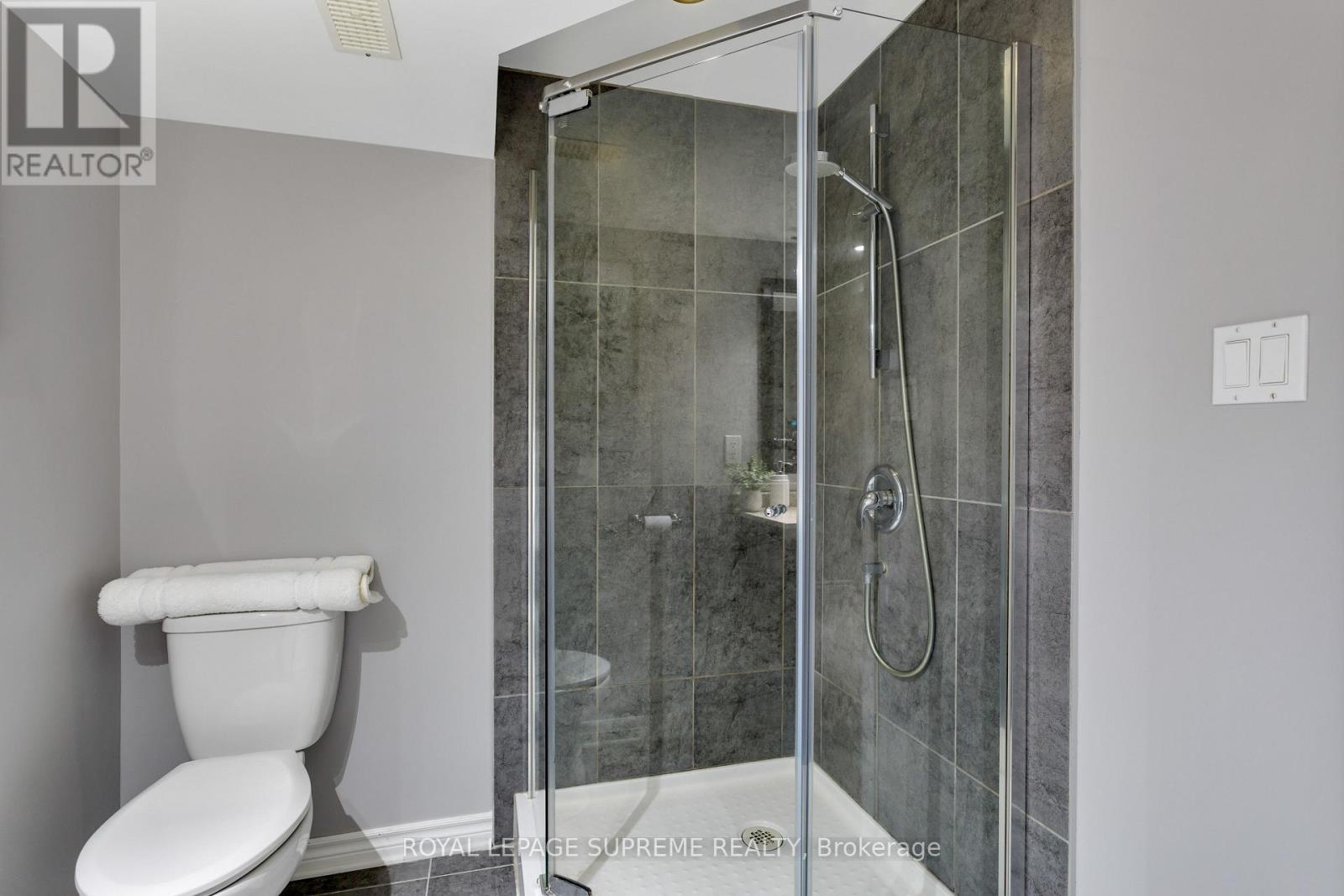 7158 Ridgeland Crescent, Mississauga, ON - Indoor Photo Showing Bathroom