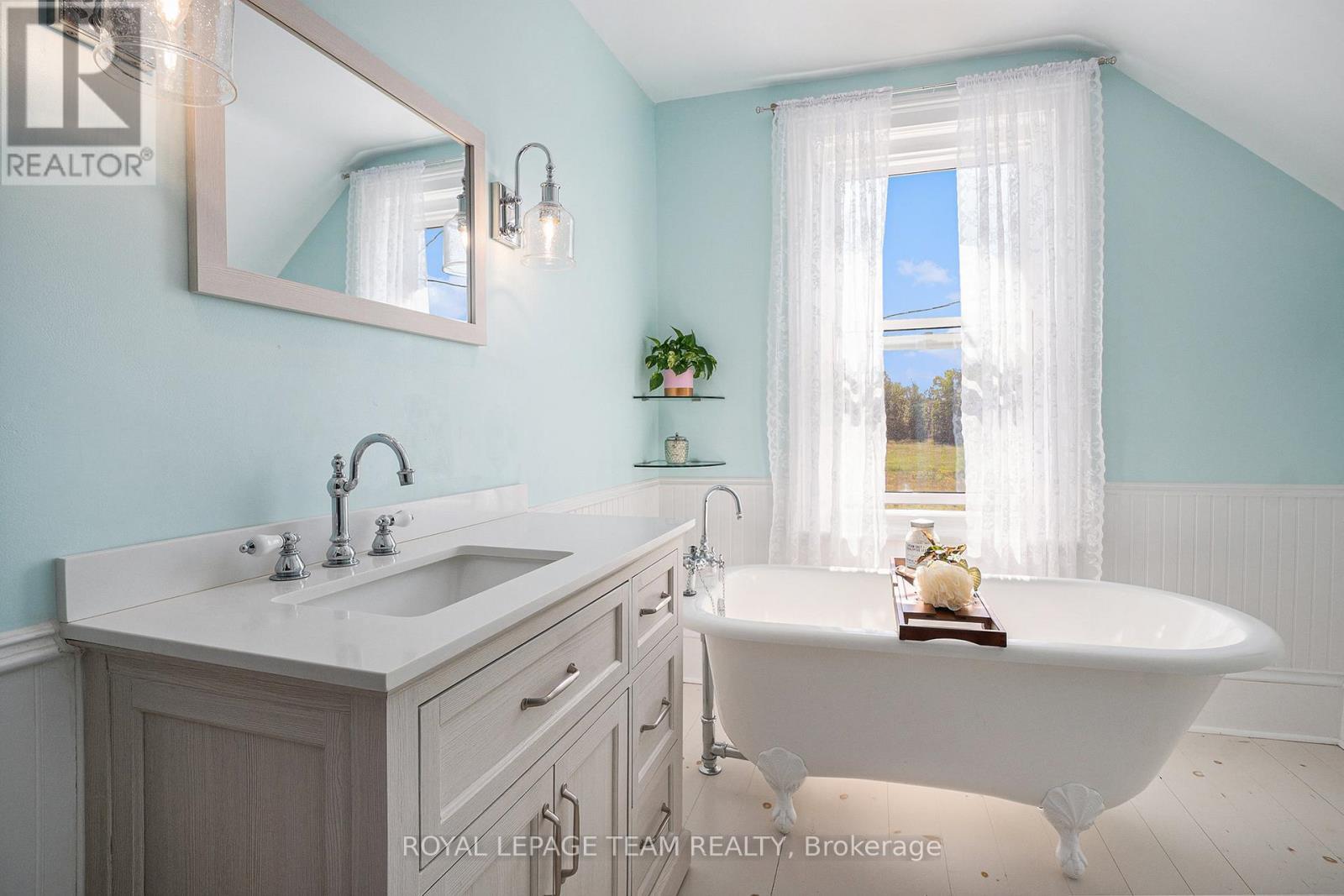 20468 7, Tay Valley, ON - Indoor Photo Showing Bathroom
