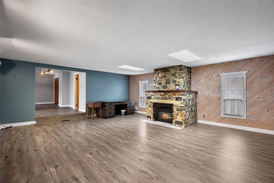 283 Beach Avenue, Kamloops, BC - Indoor With Fireplace