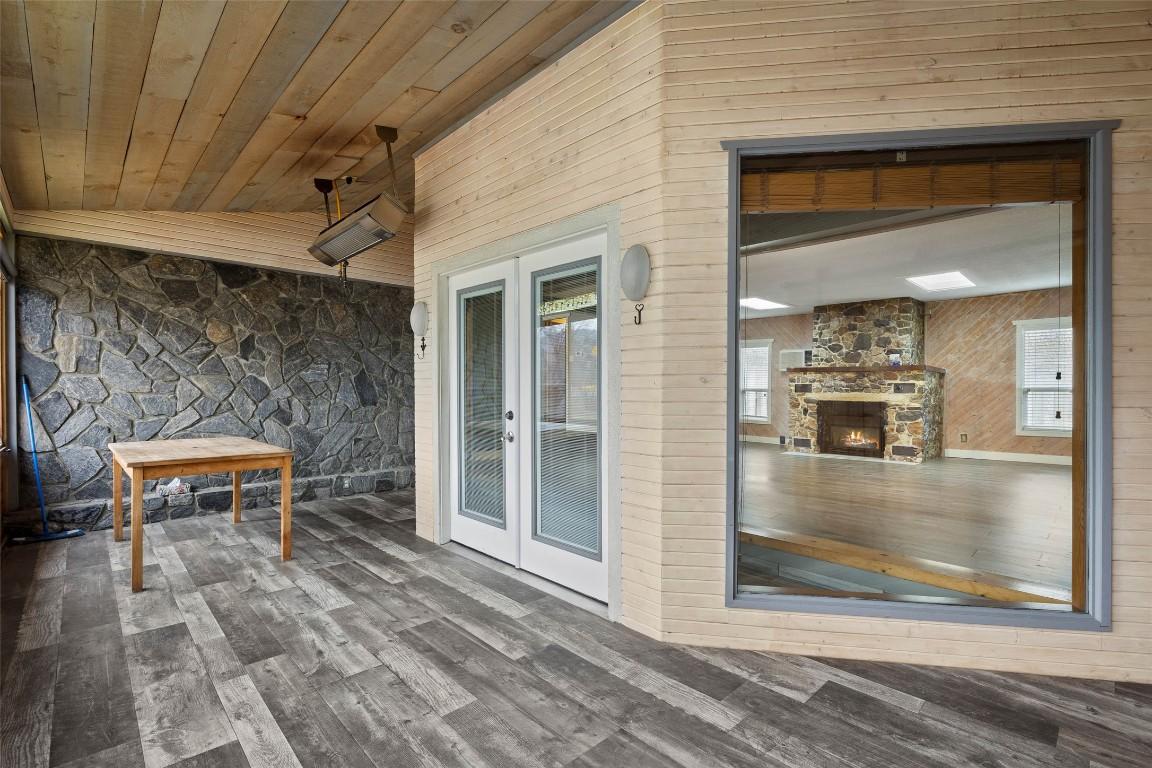 283 Beach Avenue, Kamloops, BC - Photo Showing Other Room With Fireplace