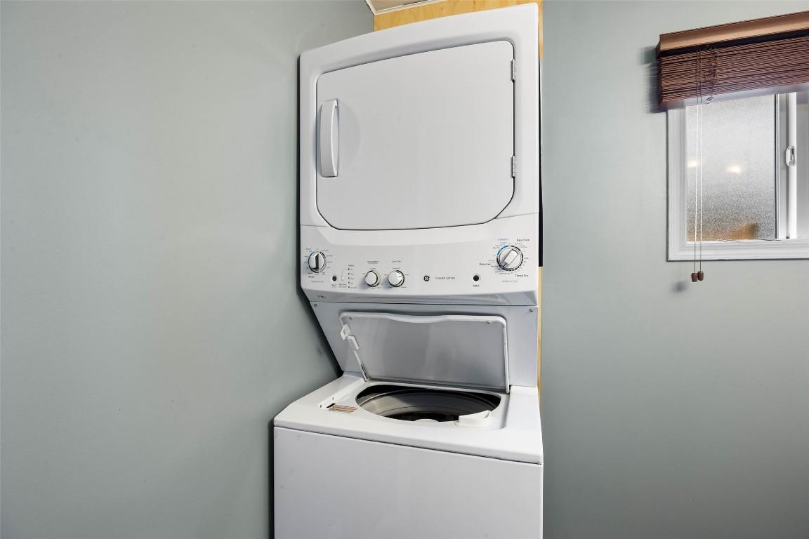 283 Beach Avenue, Kamloops, BC - Indoor Photo Showing Laundry Room