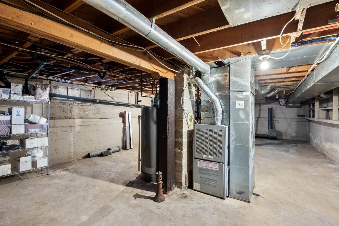 283 Beach Avenue, Kamloops, BC - Indoor Photo Showing Basement