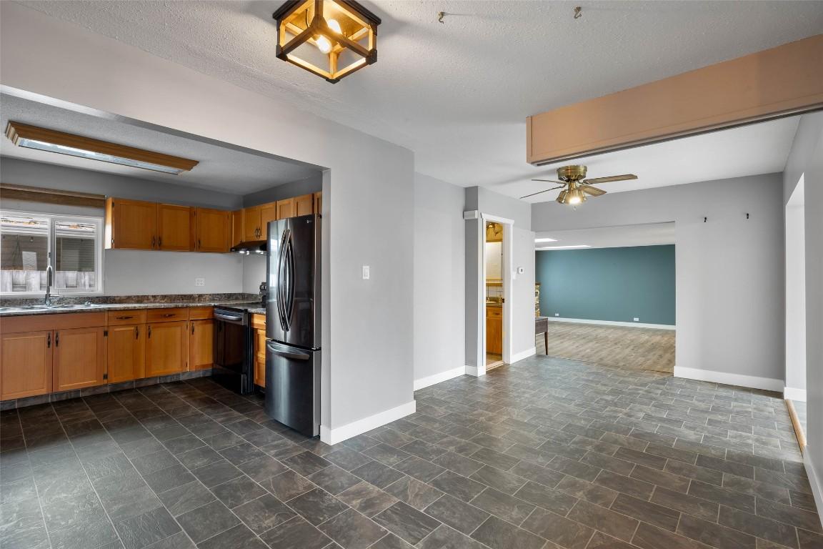 283 Beach Avenue, Kamloops, BC - Indoor Photo Showing Kitchen