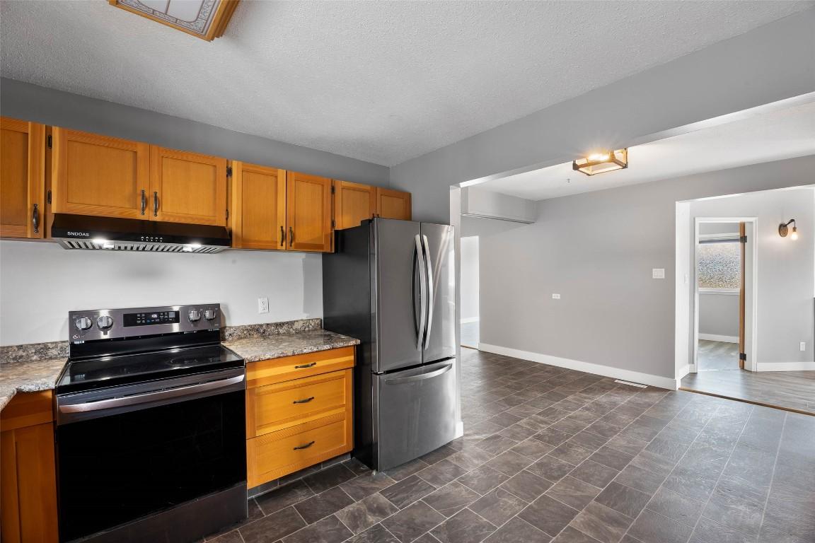 283 Beach Avenue, Kamloops, BC - Indoor Photo Showing Kitchen