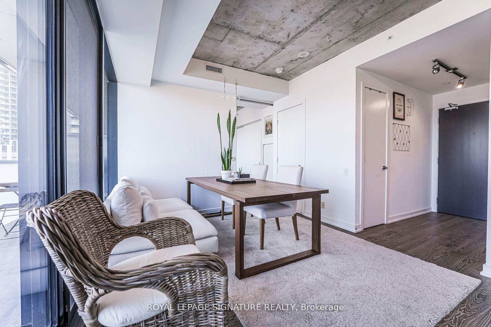 2105-11 Charlotte Street, Toronto, ON - Indoor