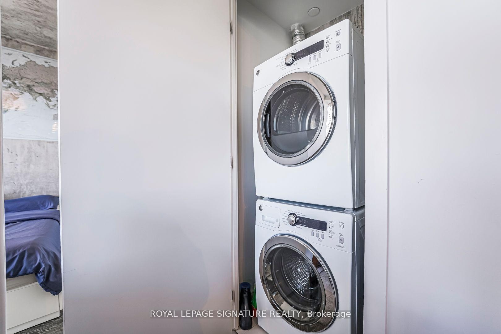 2105-11 Charlotte Street, Toronto, ON - Indoor Photo Showing Laundry Room