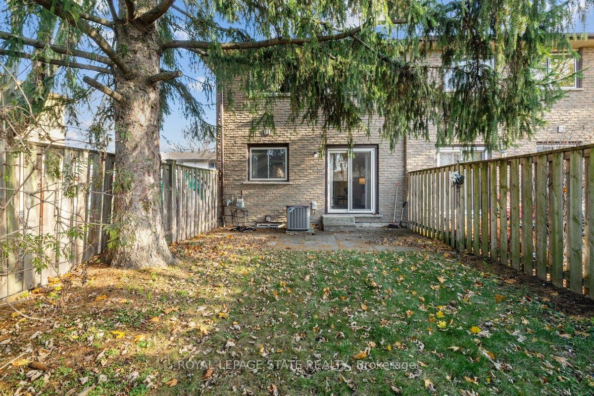 17-1455 Garth Street, Hamilton, ON - Outdoor