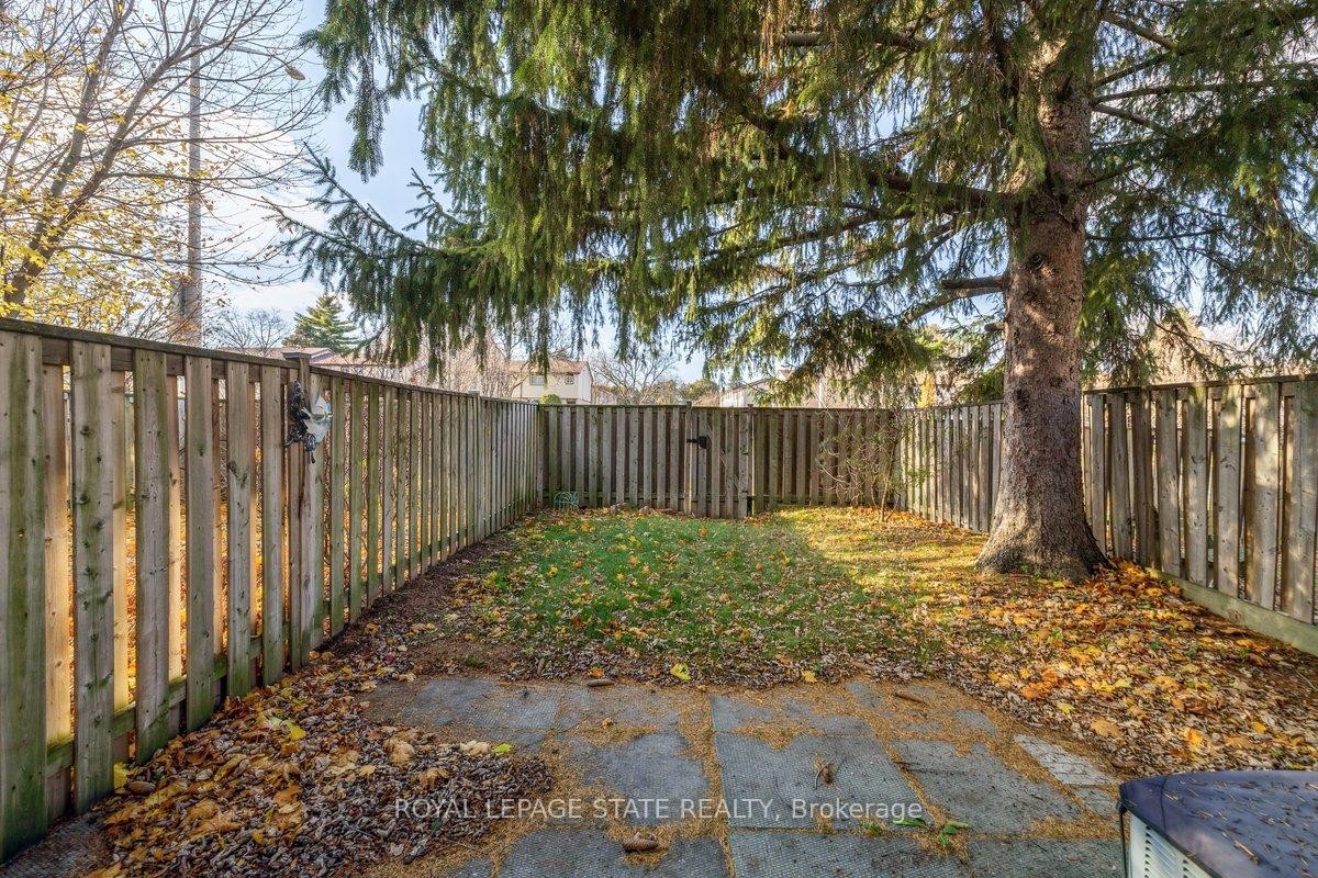 17-1455 Garth Street, Hamilton, ON - Outdoor