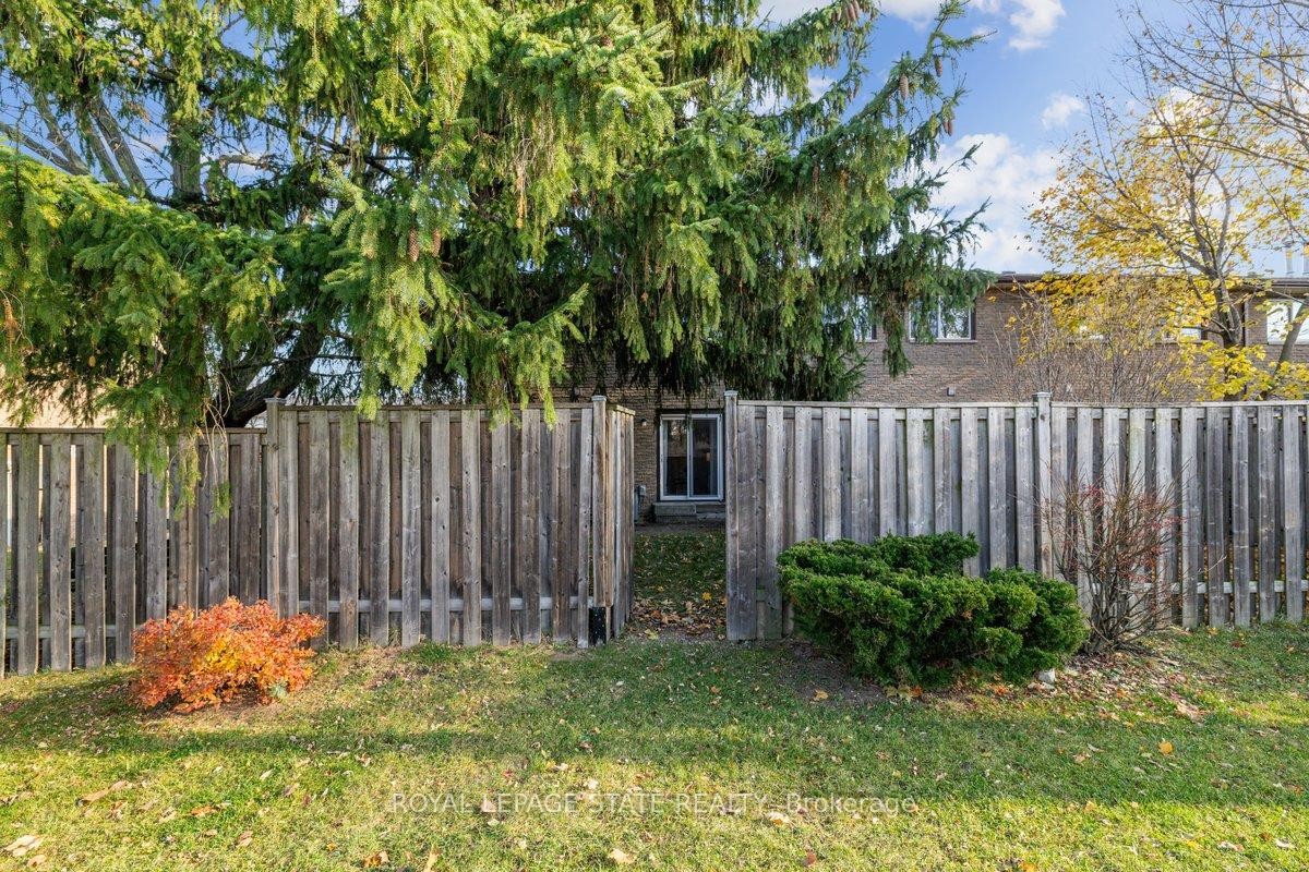 17-1455 Garth Street, Hamilton, ON - Outdoor