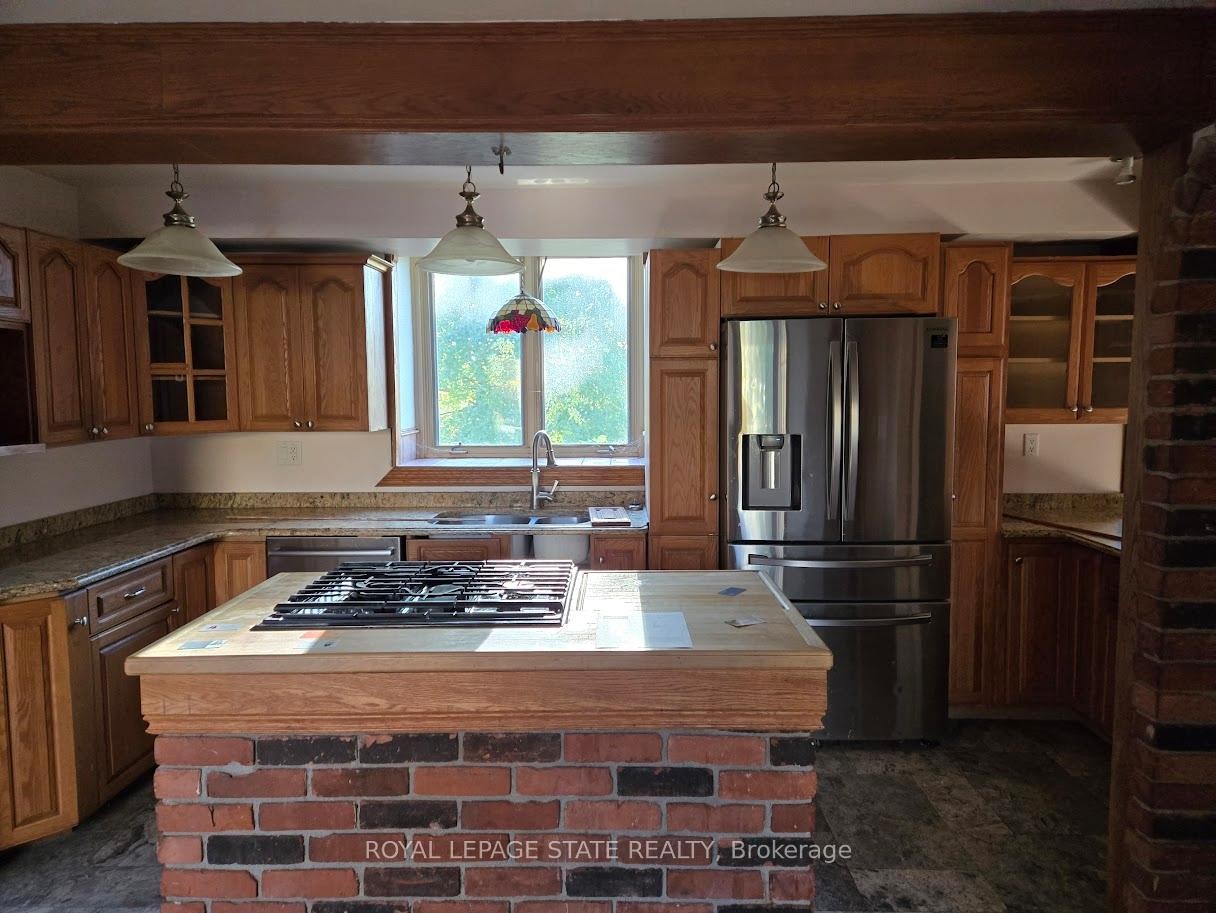 4143 Cedar Springs Road, Burlington, ON - Indoor Photo Showing Kitchen With Double Sink