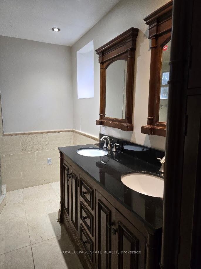 4143 Cedar Springs Road, Burlington, ON - Indoor Photo Showing Bathroom