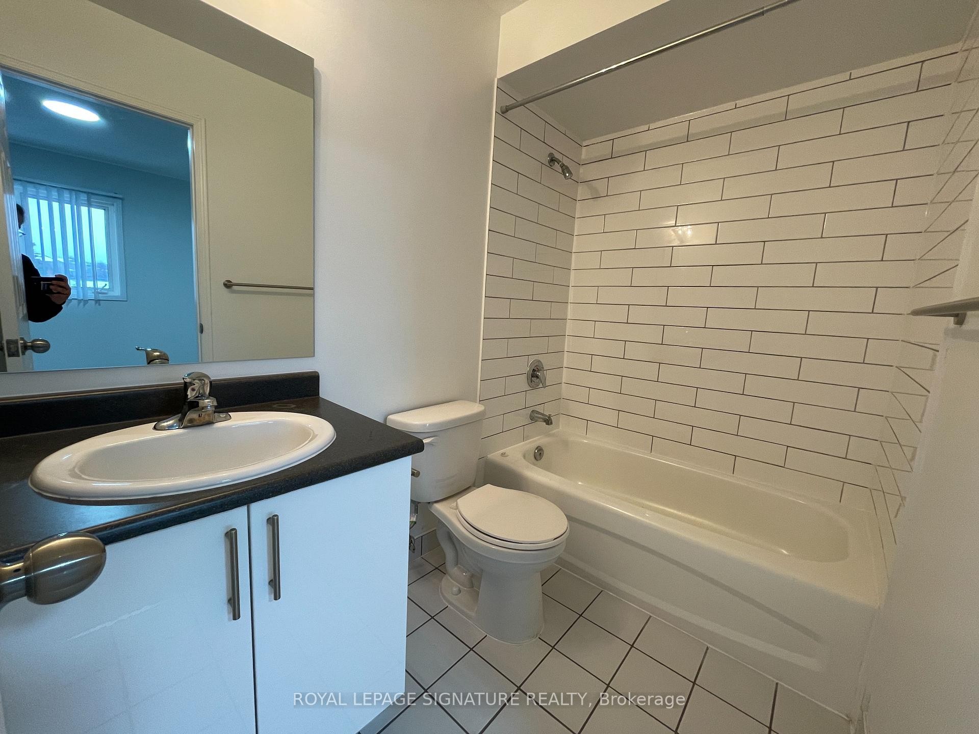 28-689 Four Winds Way, Mississauga, ON - Indoor Photo Showing Bathroom