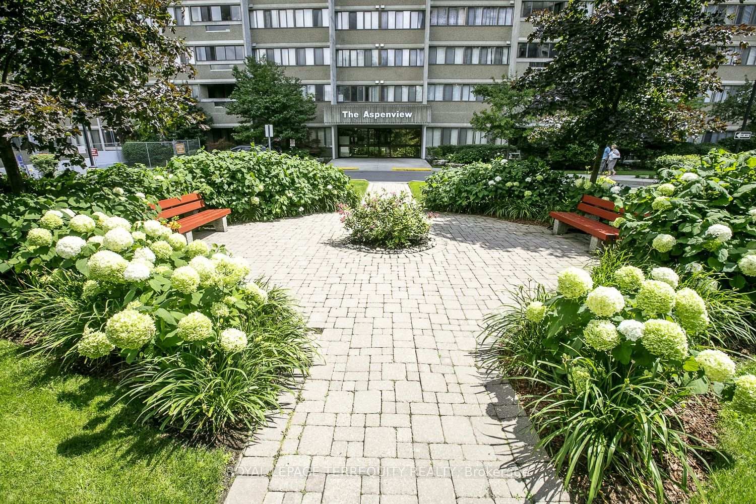 604-50 Elm Drive E, Mississauga, ON - Outdoor