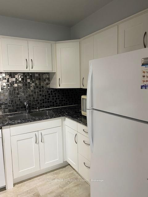 604-50 Elm Drive E, Mississauga, ON - Indoor Photo Showing Kitchen