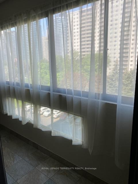 604-50 Elm Drive E, Mississauga, ON - Indoor Photo Showing Other Room