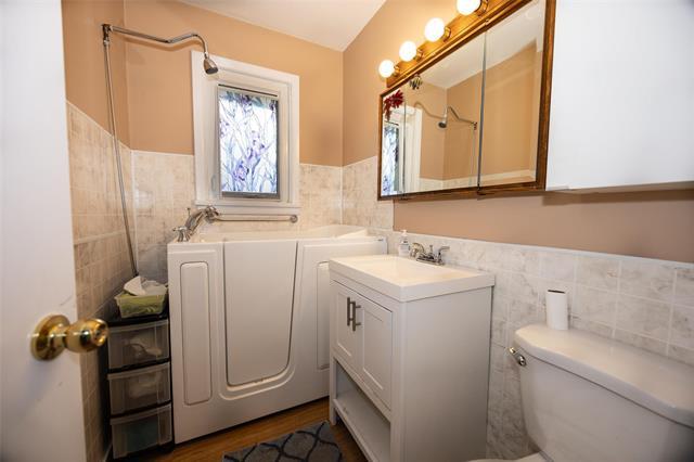 352 Devon Ave, Winnipeg, MB