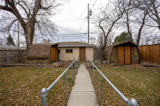352 Devon Ave, Winnipeg, MB