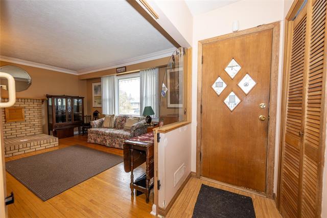 352 Devon Ave, Winnipeg, MB