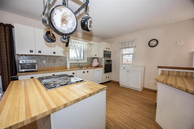 352 Devon Ave, Winnipeg, MB