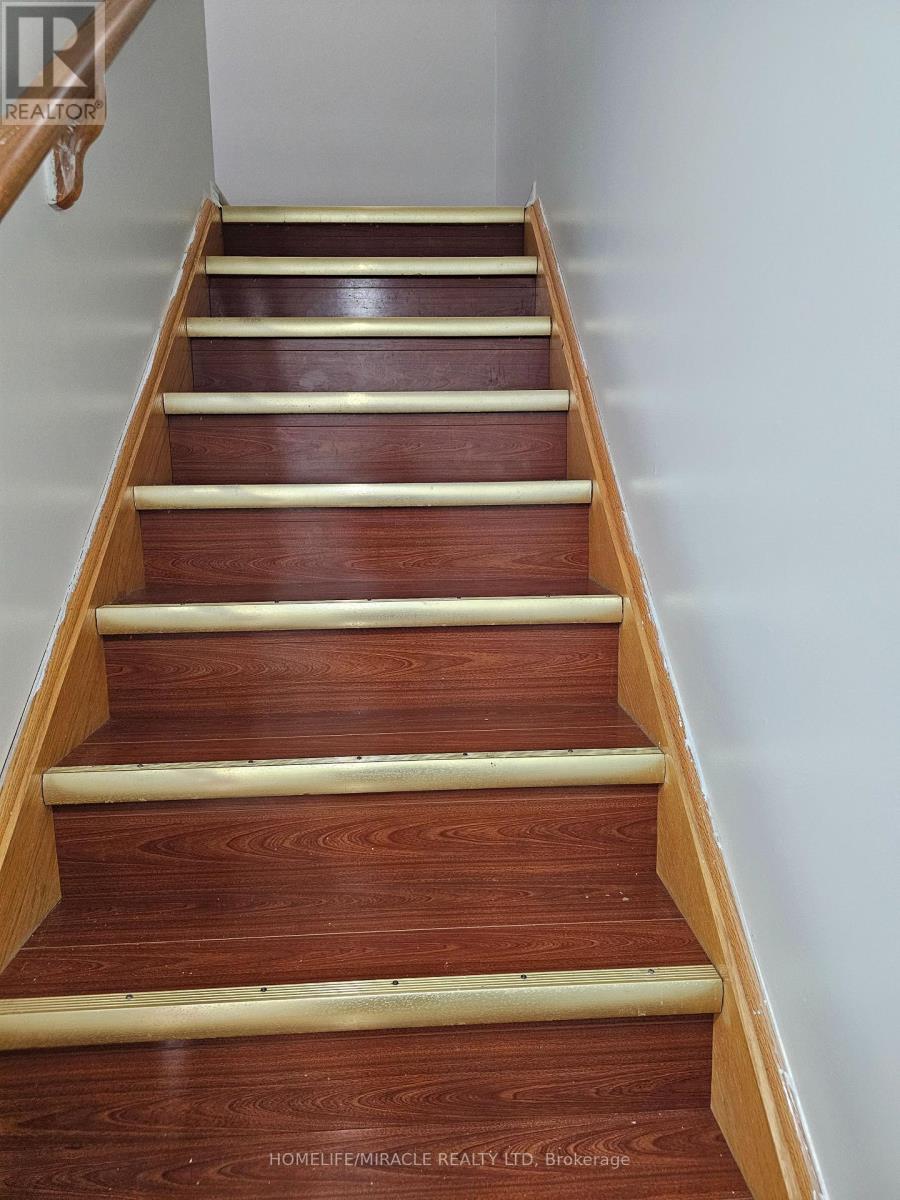 20 Whiteface Crescent, Brampton, ON - Indoor Photo Showing Other Room