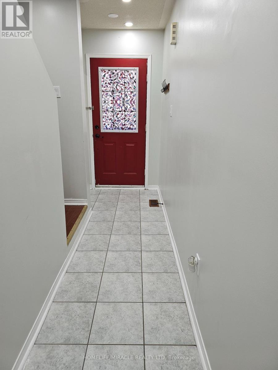 20 Whiteface Crescent, Brampton, ON - Indoor Photo Showing Other Room