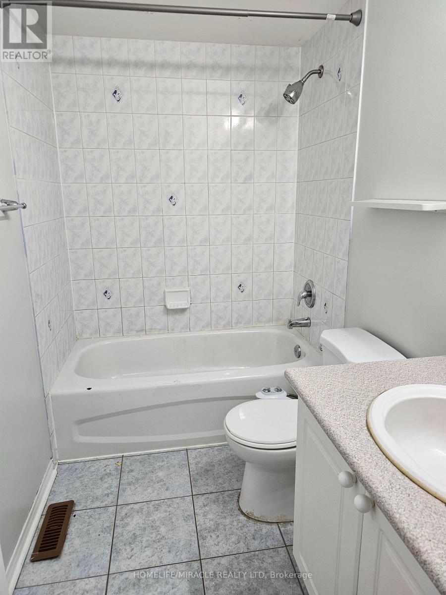 20 Whiteface Crescent, Brampton, ON - Indoor Photo Showing Bathroom