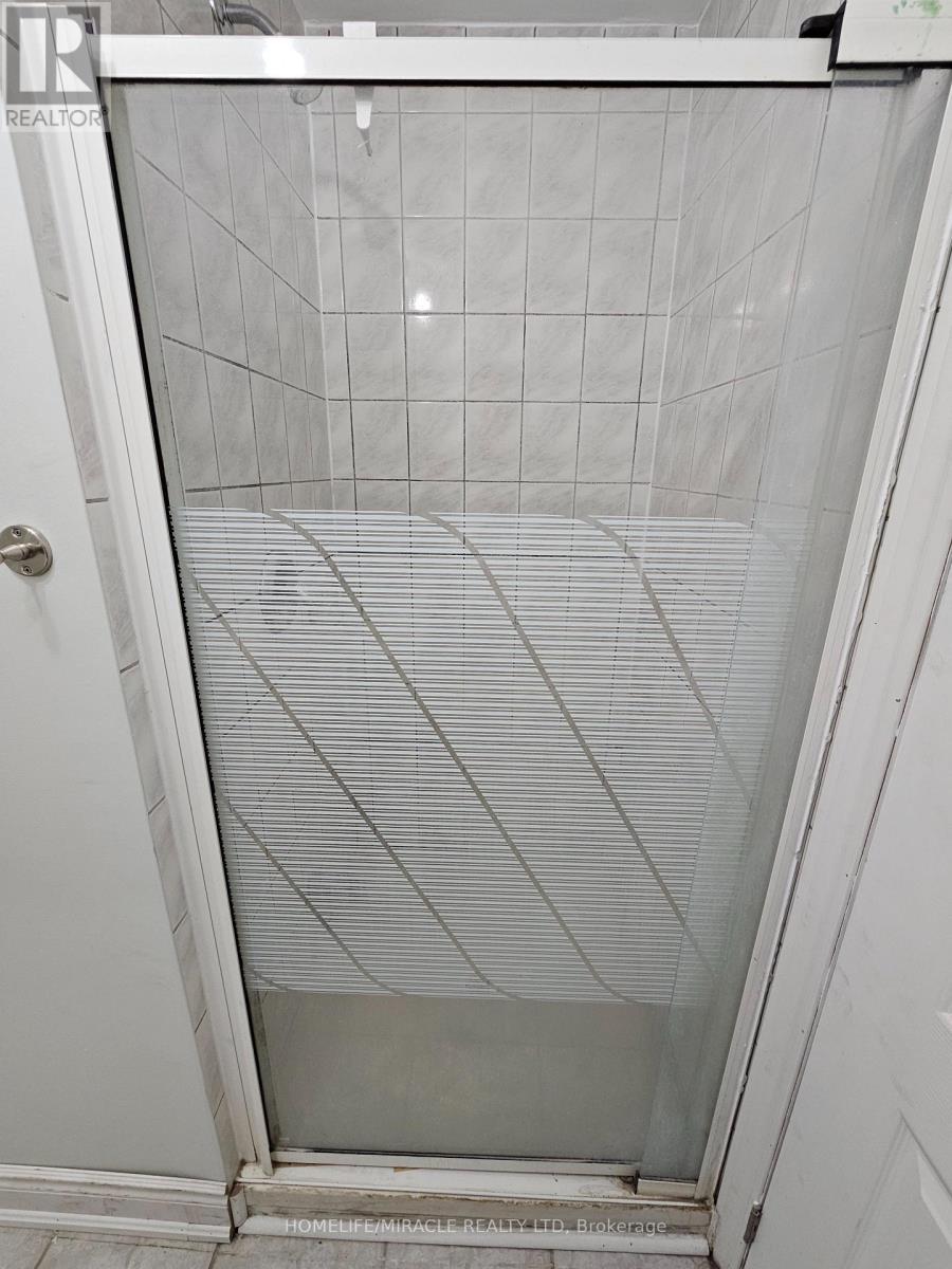 20 Whiteface Crescent, Brampton, ON - Indoor Photo Showing Bathroom
