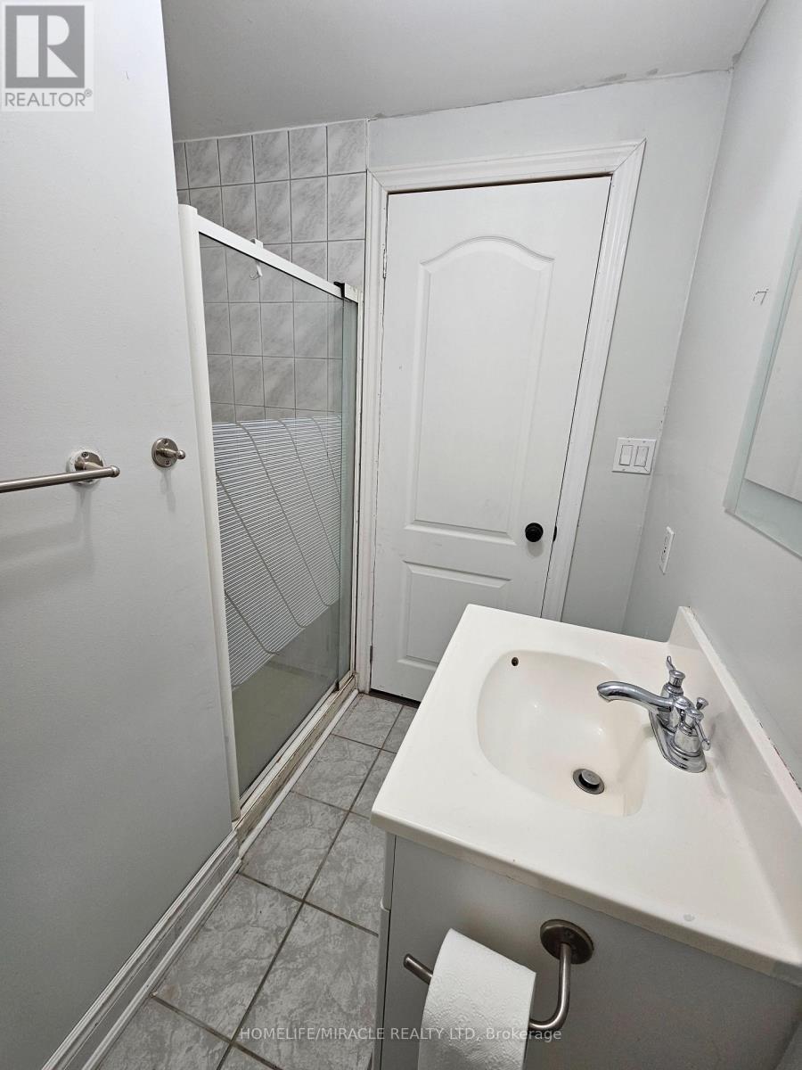 20 Whiteface Crescent, Brampton, ON - Indoor Photo Showing Bathroom